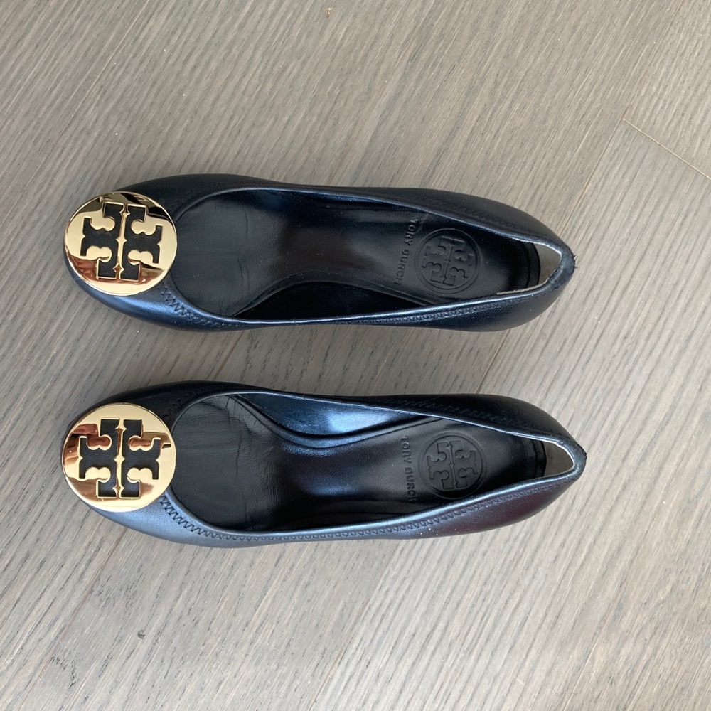 Tory Burch wedge in excellent condition.